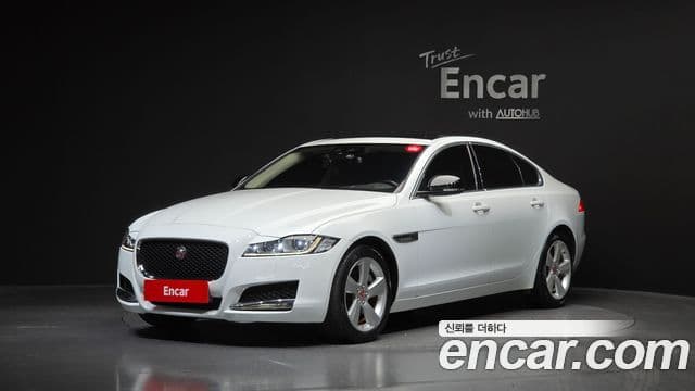 Jaguar XF (X260) 1