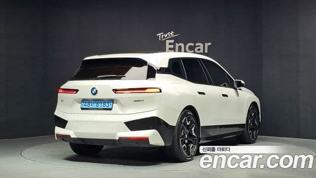 BMW iX 2