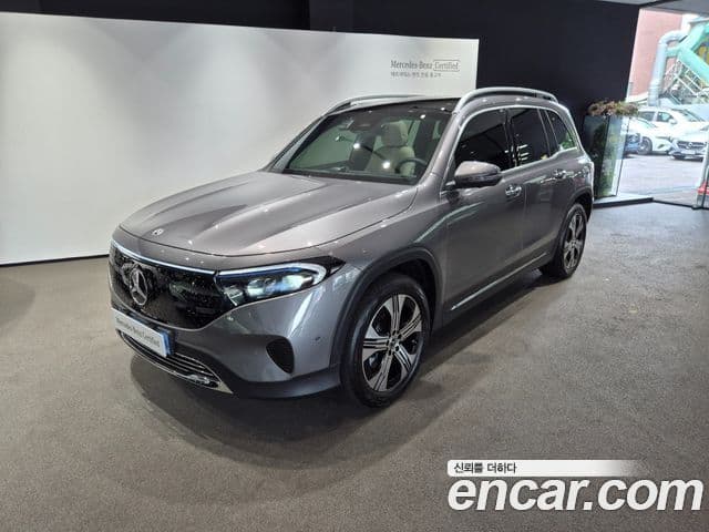 Mercedes-Benz EQB X243