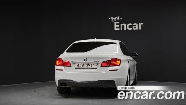 BMW 5 Series (F10) 4