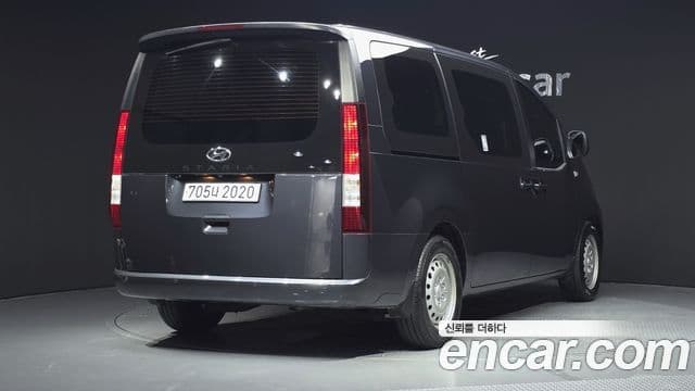 Hyundai Staria 2