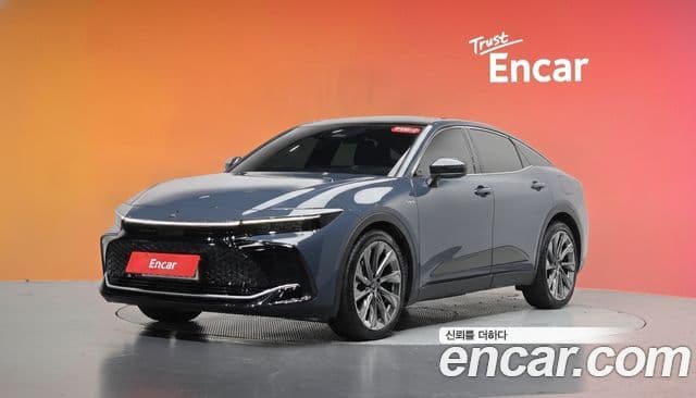 Toyota Crown Crossover 1