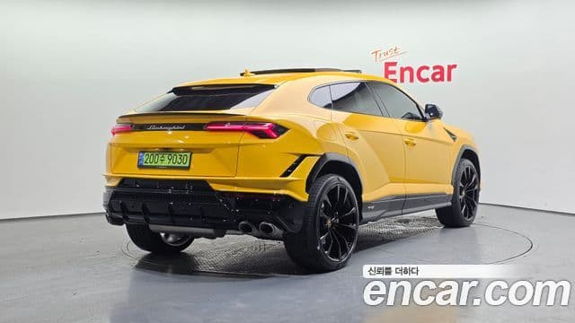 Lamborghini Urus 2