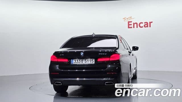 BMW 5 Series (G30) 4