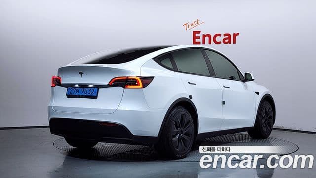Tesla Model Y 2