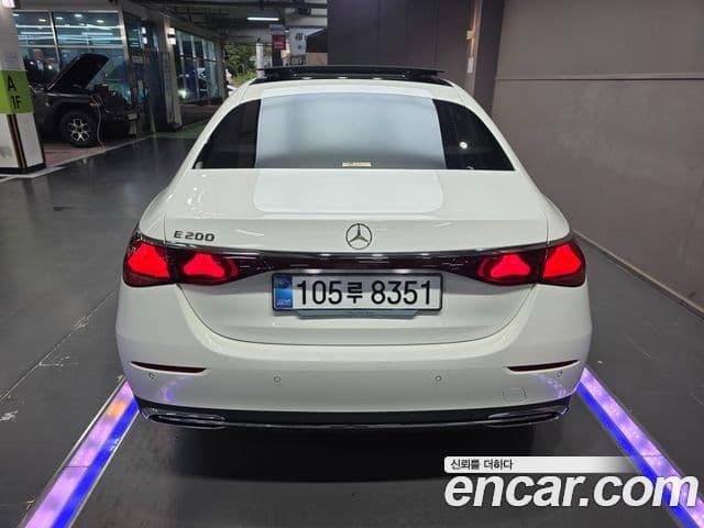 Mercedes-Benz E-Class W214 3