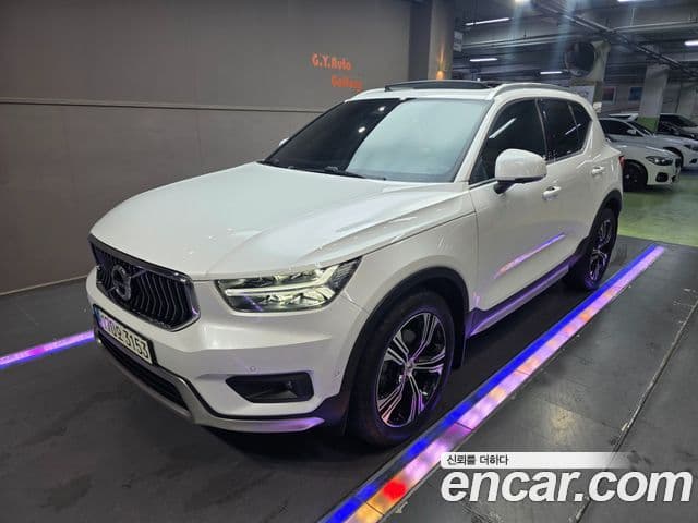 Volvo XC40 — 1