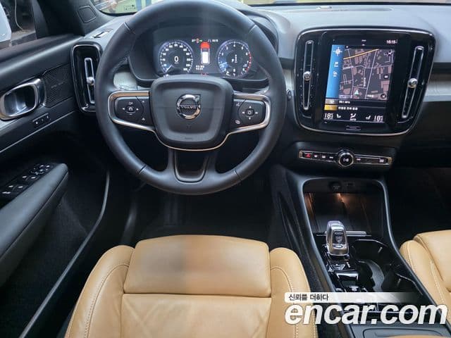Volvo XC40 4
