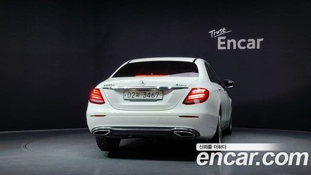 Mercedes-Benz E-Class W213 4