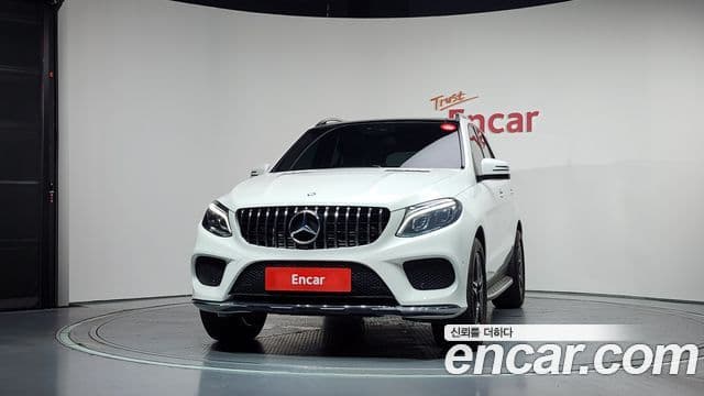 Mercedes-Benz GLE-Class W166 3