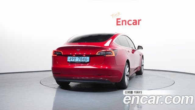 Tesla Model 3 4