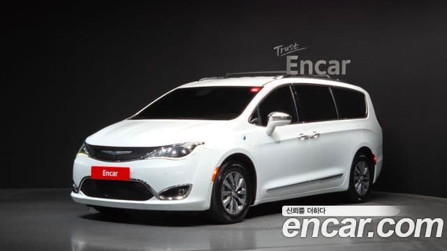 Chrysler Pacifica 1