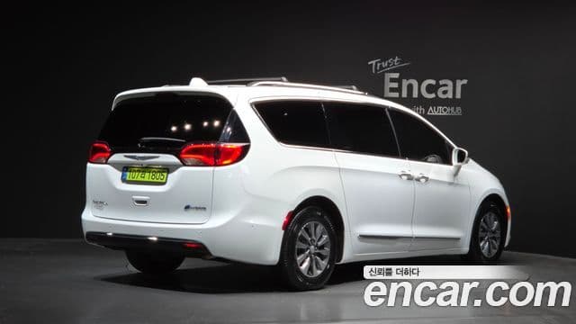 Chrysler Pacifica 2
