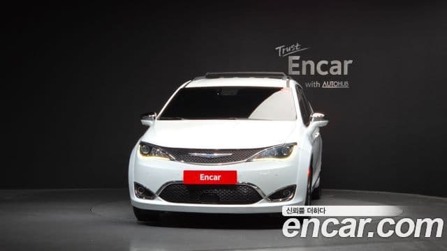 Chrysler Pacifica 3