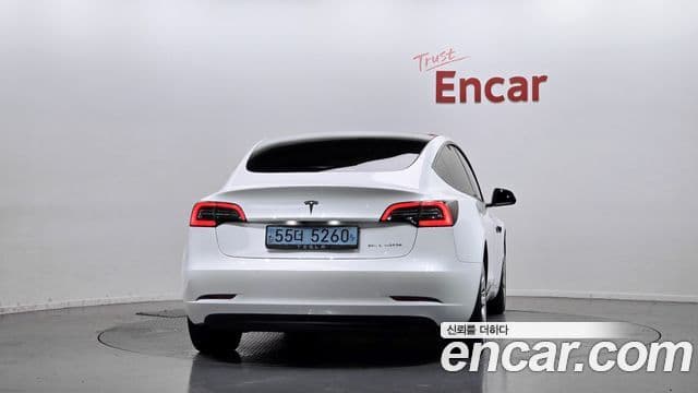 Tesla Model 3 4