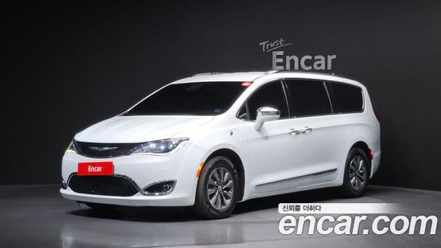Chrysler Pacifica 1