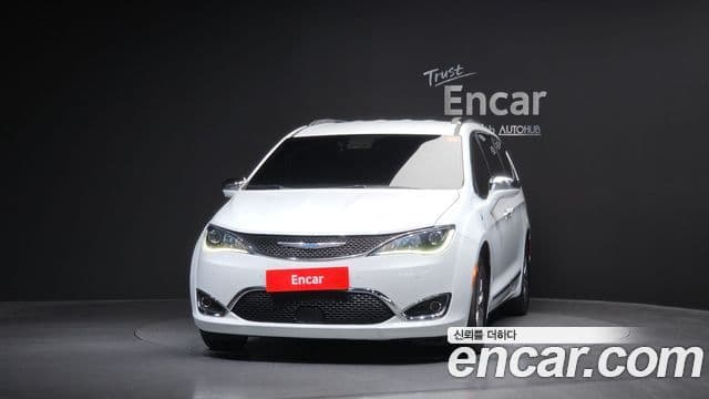 Chrysler Pacifica 3