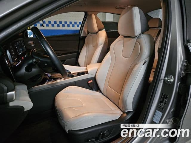 Hyundai Avante (CN7) 3