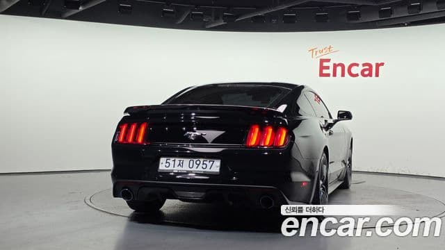 Ford Mustang 4