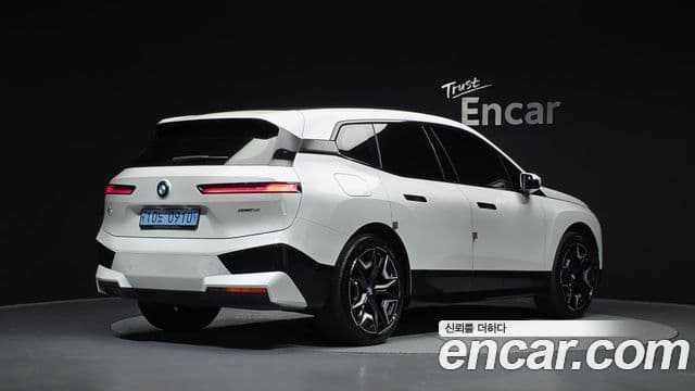 BMW iX 2