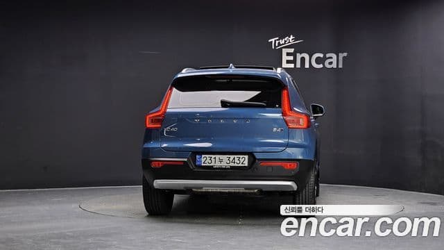 Volvo XC40 4