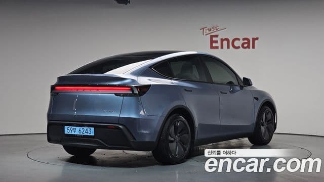 Tesla Model Y 2