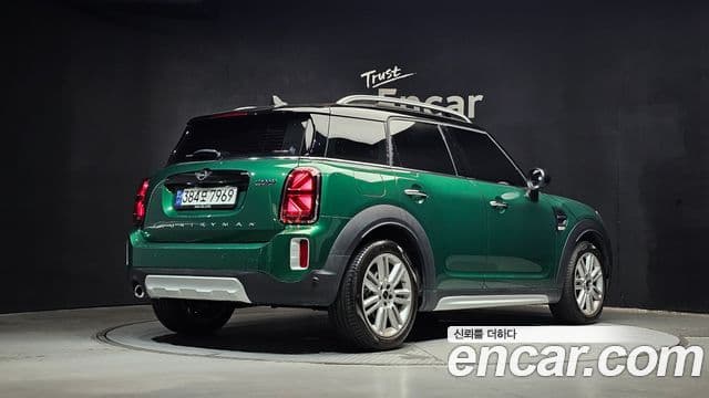 MINI Cooper Countryman 2
