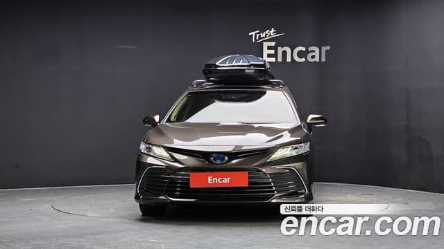 Toyota Camry (XV70) 3