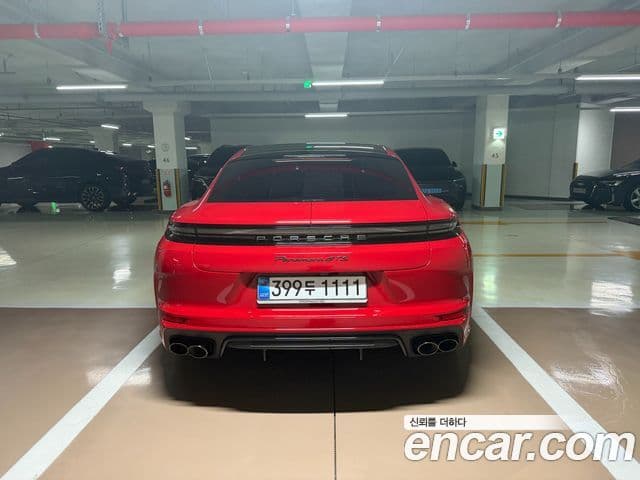 Porsche Panamera (976) 4