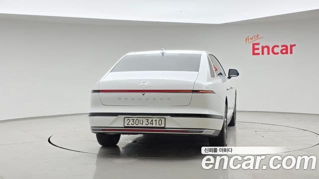 Hyundai Grandeur (GN7) 4