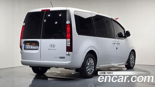 Hyundai Staria 2
