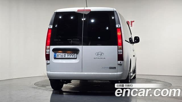 Hyundai Staria 4