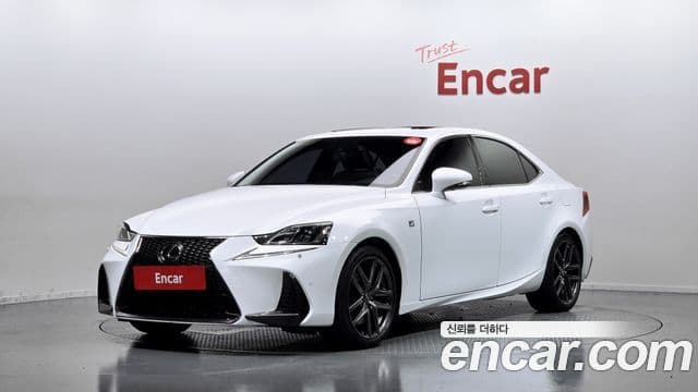 Lexus New IS200t 1