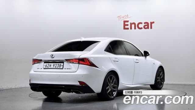 Lexus New IS200t 2