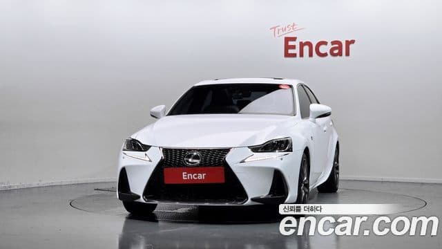 Lexus New IS200t 3