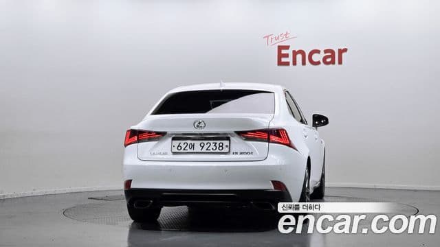 Lexus New IS200t 4