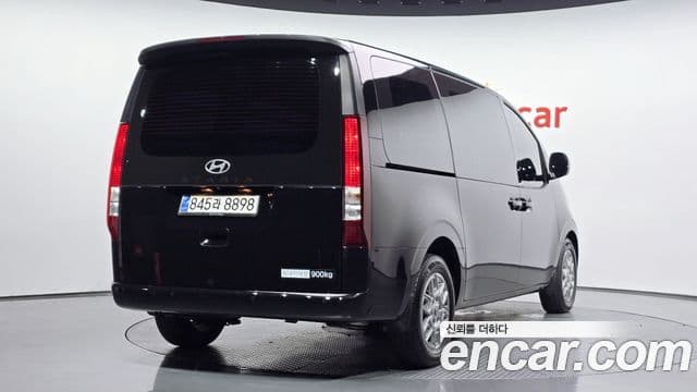 Hyundai Staria 2