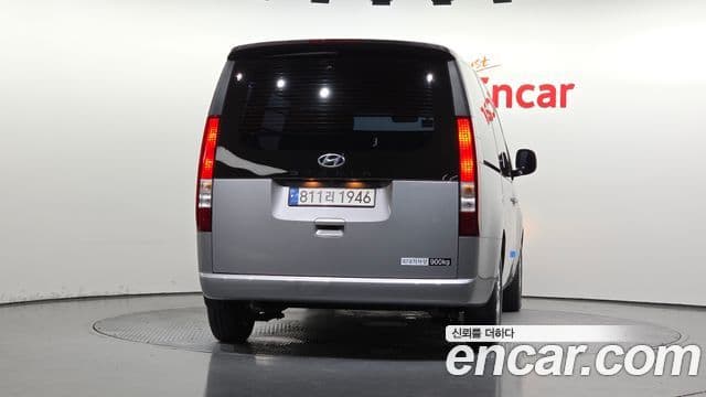 Hyundai Staria 4