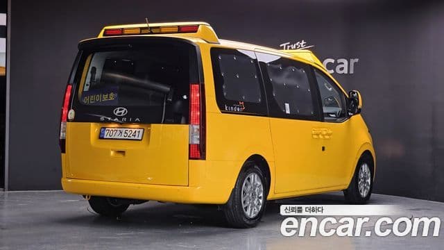 Hyundai Staria 2