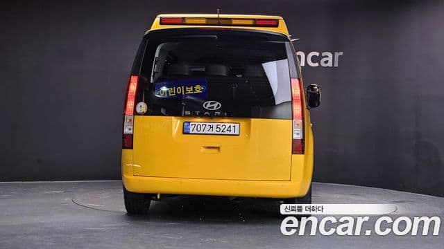 Hyundai Staria 4