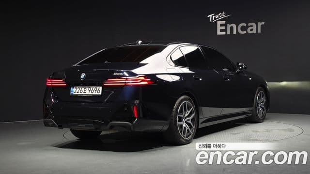 BMW 5 Series (G60) 2