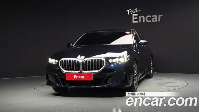BMW 5 Series (G60) 3