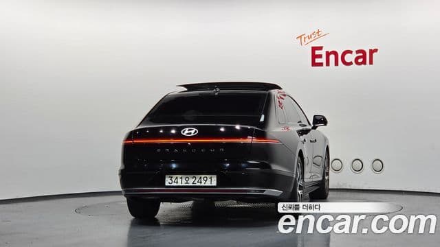 Hyundai Grandeur (GN7) 4
