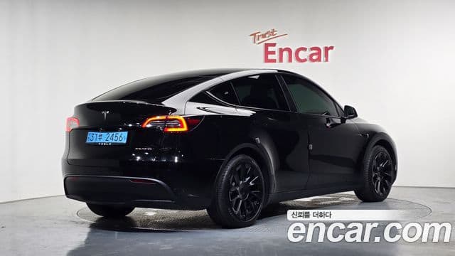 Tesla Model Y 2
