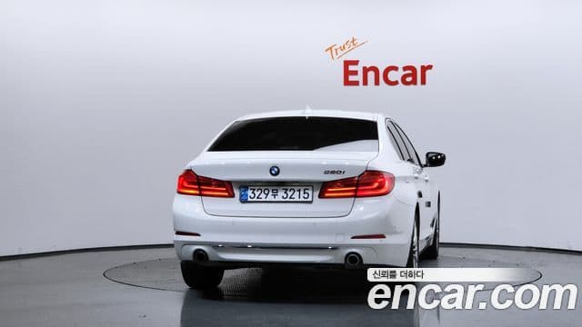 BMW 5 Series (G30) 4