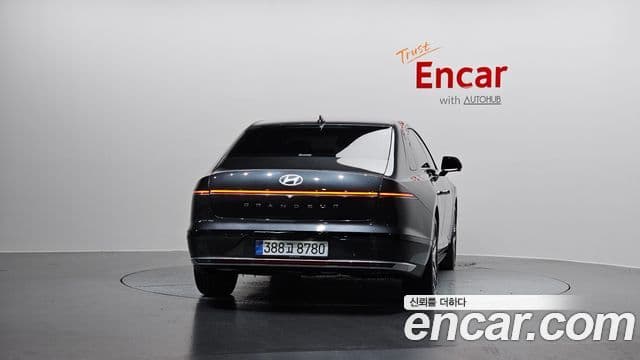 Hyundai Grandeur (GN7) 4