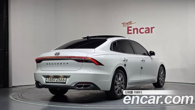 Hyundai The New Grandeur IG Hybrid 2