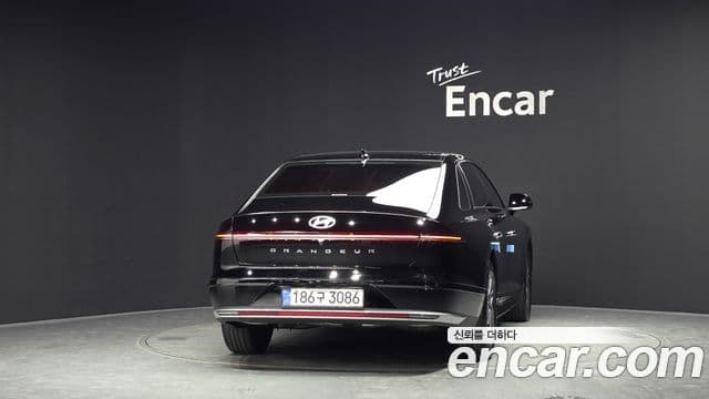 Hyundai Grandeur (GN7) 4