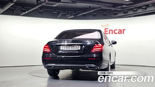 Mercedes-Benz E-Class W213 4