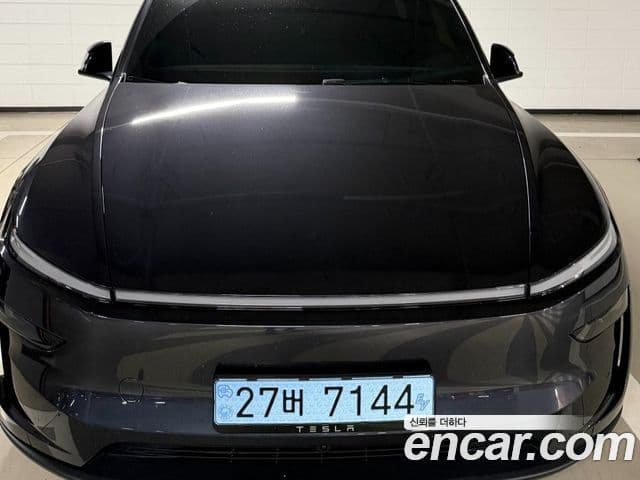 Tesla Model Y 2